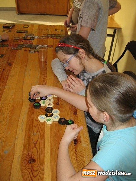 Zdjęcie w galerii na portalu naszwodzislaw.com: Dzień gier planszowych w rydułtowskiej bibliotece cieszył się dużym zainteresowaniem wiadomości z regionu