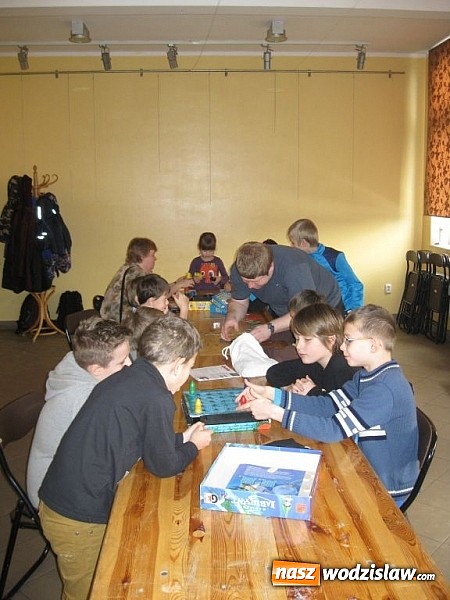 Zdjęcie w galerii na portalu naszwodzislaw.com: Dzień gier planszowych w rydułtowskiej bibliotece cieszył się dużym zainteresowaniem wiadomości z regionu