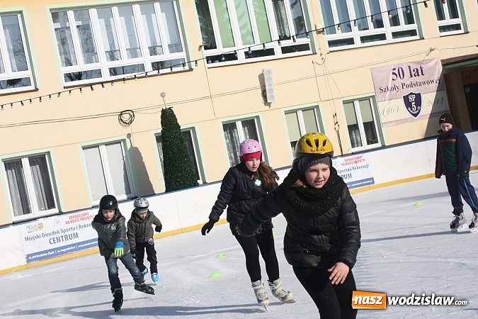 Zdjęcie w galerii na portalu naszwodzislaw.com: Podczas ferii uczyli się jazdy na łyżwach  wiadomości z regionu