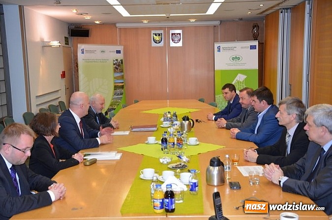 Zdjęcie w galerii na portalu naszwodzislaw.com: Wręczenie potwierdzeń dofinansowania beneficjentom z Porąbki, Tarnowskich Gór i Sosnowca  wiadomości z regionu