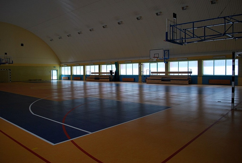 Zdjęcie w galerii na portalu naszwodzislaw.com: Hala sportowa gotowa do użytku wiadomości z regionu