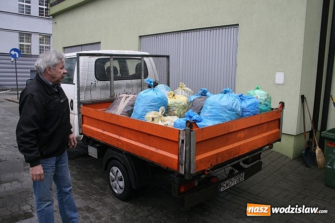 Zdjęcie w galerii na portalu naszwodzislaw.com: Akcja zbierania nakrętek w Rydułtowach nabiera rozpędu. Lecz ciągle jest ich zbyt mało  wiadomości z regionu