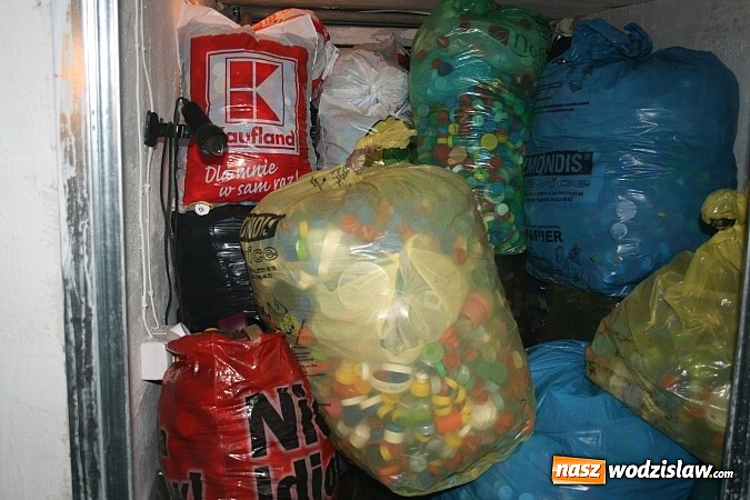 Zdjęcie w galerii na portalu naszwodzislaw.com: Akcja zbierania nakrętek w Rydułtowach nabiera rozpędu. Lecz ciągle jest ich zbyt mało  wiadomości z regionu