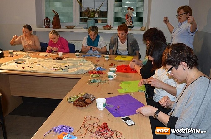 Zdjęcie w galerii na portalu naszwodzislaw.com: Uczyli się robić biżuterię sutasz wiadomości z regionu