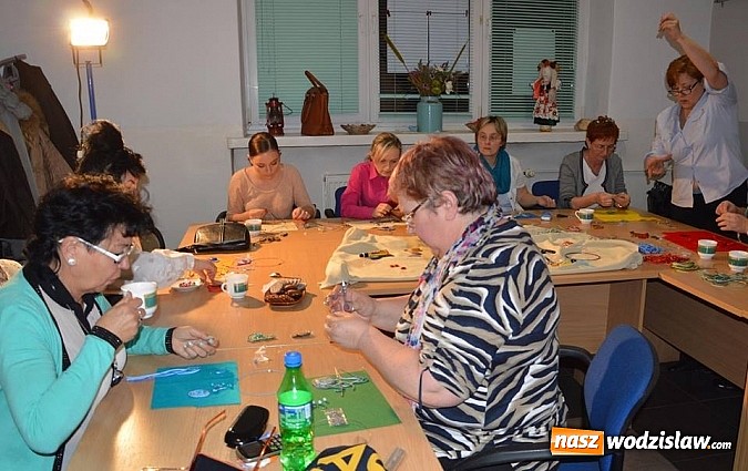 Zdjęcie w galerii na portalu naszwodzislaw.com: Uczyli się robić biżuterię sutasz wiadomości z regionu