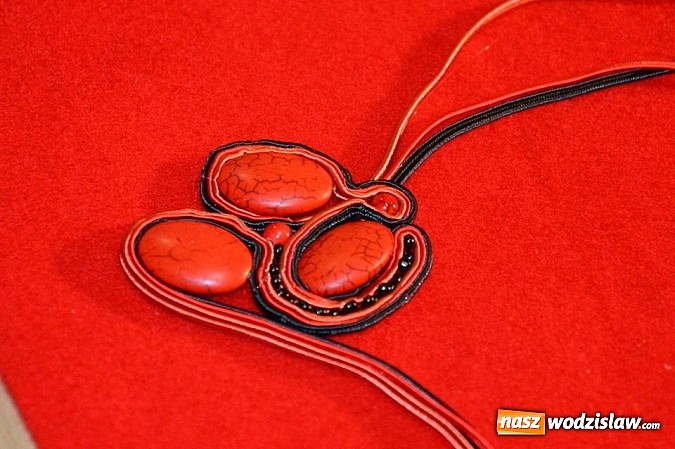 Zdjęcie w galerii na portalu naszwodzislaw.com: Uczyli się robić biżuterię sutasz wiadomości z regionu