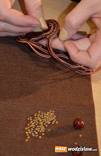 Zdjęcie w galerii na portalu naszwodzislaw.com: Uczyli się robić biżuterię sutasz wiadomości z regionu