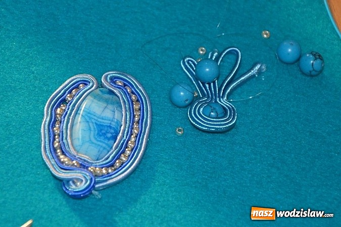 Zdjęcie w galerii na portalu naszwodzislaw.com: Uczyli się robić biżuterię sutasz wiadomości z regionu