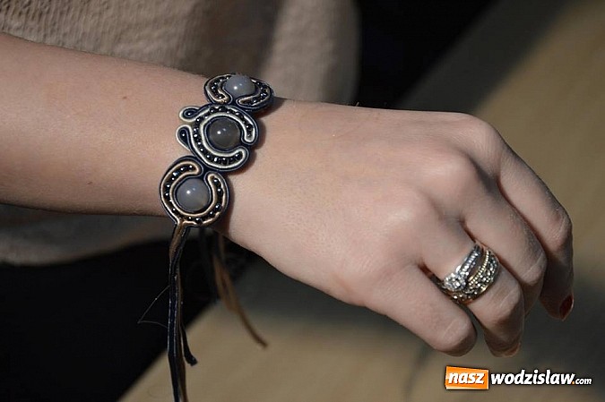 Zdjęcie w galerii na portalu naszwodzislaw.com: Uczyli się robić biżuterię sutasz wiadomości z regionu