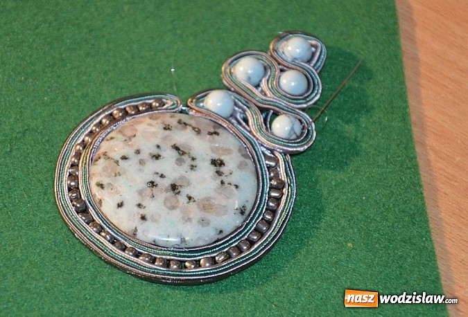 Zdjęcie w galerii na portalu naszwodzislaw.com: Uczyli się robić biżuterię sutasz wiadomości z regionu