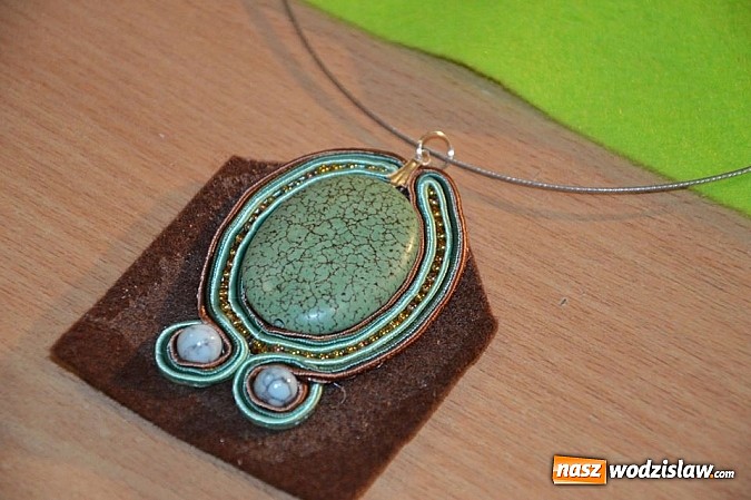 Zdjęcie w galerii na portalu naszwodzislaw.com: Uczyli się robić biżuterię sutasz wiadomości z regionu