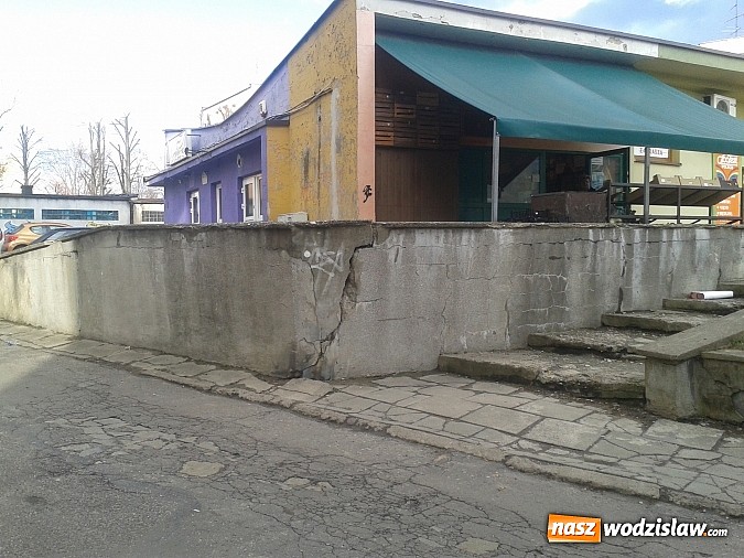 Zdjęcie w galerii na portalu naszwodzislaw.com: Czytelnik pyta: Dlaczego czas na Placu Zwycięstwa zatrzymał się?  wiadomości z regionu