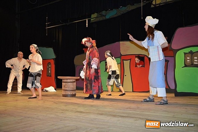 Zdjęcie w galerii na portalu naszwodzislaw.com: "O dwóch takich, co ukradli księżyc" na deskach radlińskiej sceny wiadomości z regionu