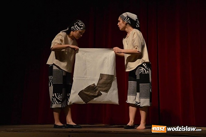 Zdjęcie w galerii na portalu naszwodzislaw.com: "O dwóch takich, co ukradli księżyc" na deskach radlińskiej sceny wiadomości z regionu