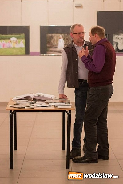 Zdjęcie w galerii na portalu naszwodzislaw.com: Wernisaż wystawy fotografii dziecięcej Moniki Styrnol-Czeczot  wiadomości z regionu