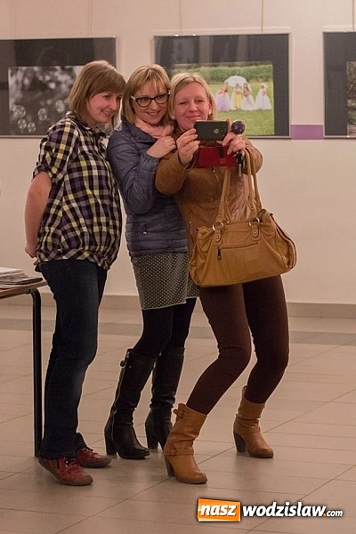 Zdjęcie w galerii na portalu naszwodzislaw.com: Wernisaż wystawy fotografii dziecięcej Moniki Styrnol-Czeczot  wiadomości z regionu