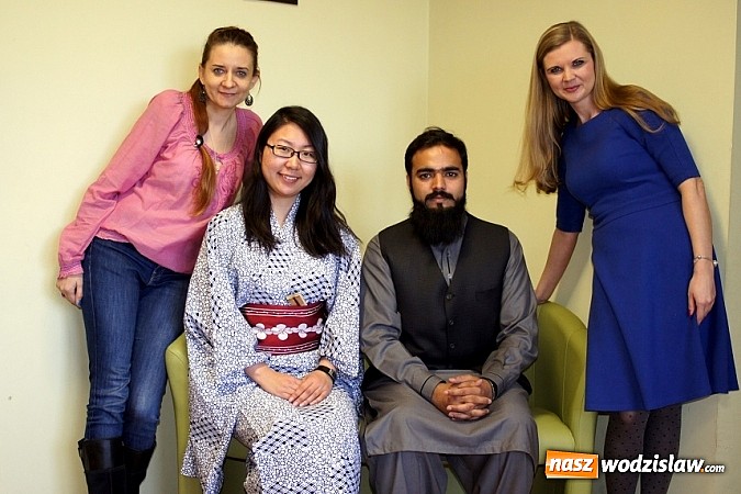 Zdjęcie w galerii na portalu naszwodzislaw.com: Studenci z Japonii i Pakistanu przyjechali do Mszany wiadomości z regionu