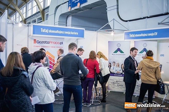 Zdjęcie w galerii na portalu naszwodzislaw.com: Szybkie rekrutacje, szkolenia i debaty na targach pracy Career EXPO wiadomości z regionu