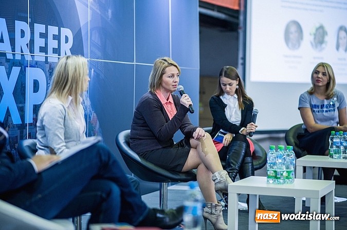 Zdjęcie w galerii na portalu naszwodzislaw.com: Szybkie rekrutacje, szkolenia i debaty na targach pracy Career EXPO wiadomości z regionu