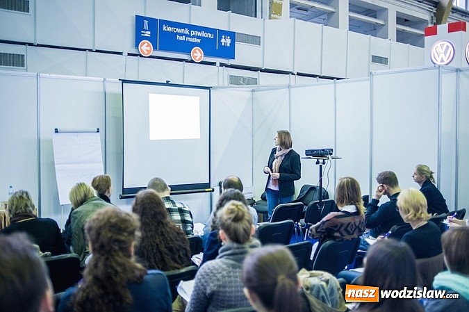 Zdjęcie w galerii na portalu naszwodzislaw.com: Szybkie rekrutacje, szkolenia i debaty na targach pracy Career EXPO wiadomości z regionu