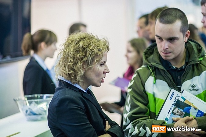Zdjęcie w galerii na portalu naszwodzislaw.com: Szybkie rekrutacje, szkolenia i debaty na targach pracy Career EXPO wiadomości z regionu