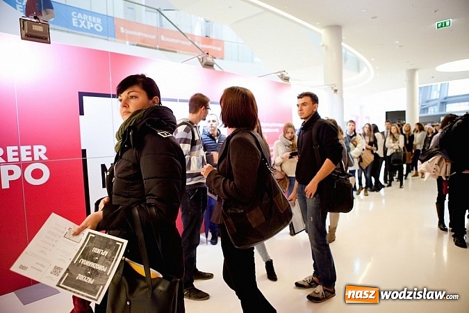 Zdjęcie w galerii na portalu naszwodzislaw.com: Szybkie rekrutacje, szkolenia i debaty na targach pracy Career EXPO wiadomości z regionu