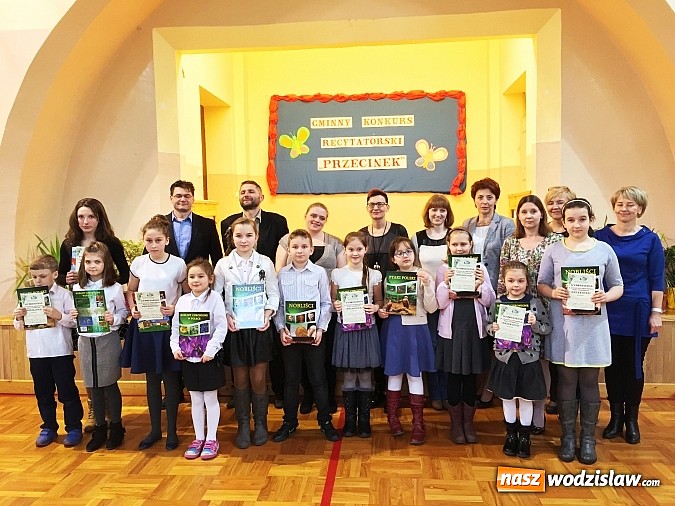 Zdjęcie w galerii na portalu naszwodzislaw.com: Laureaci gminnego konkursu recytatorskiego "Przecinek" wyłonieni wiadomości z regionu