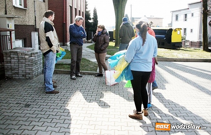 Zdjęcie w galerii na portalu naszwodzislaw.com: Mieszkańcy Gorzyc ruszyli sprzątać Gminę wiadomości z regionu