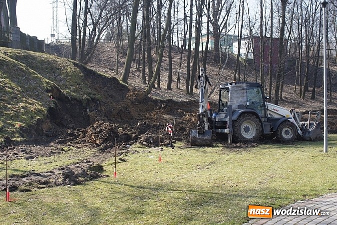 Zdjęcie w galerii na portalu naszwodzislaw.com: W Mszanie ruszyły prace związane z budową parku aktywnej rekreacji. Koszt realizacji wyniesie ok. 1,5 mln złotych wiadomości z regionu