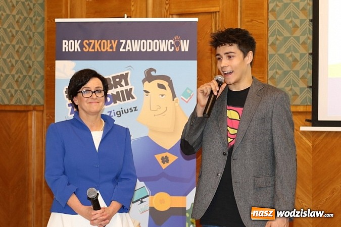 Zdjęcie w galerii na portalu naszwodzislaw.com: Uczeń Zespołu Szkół Technicznych w Wodzisławiu Śląskim promuje ogólnopolską kampanię dot. szkolnictwa zawodowego wiadomości z regionu