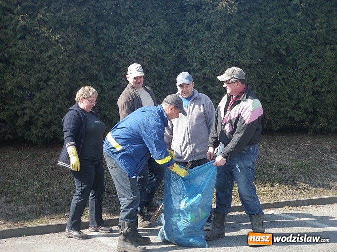Zdjęcie w galerii na portalu naszwodzislaw.com: Zebrali około 4 ton odpadów wiadomości z regionu
