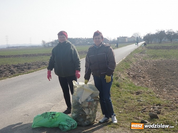Zdjęcie w galerii na portalu naszwodzislaw.com: Zebrali około 4 ton odpadów wiadomości z regionu