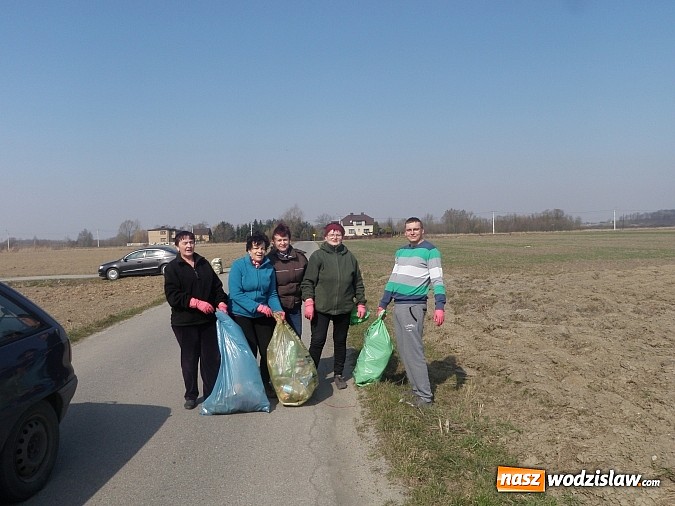 Zdjęcie w galerii na portalu naszwodzislaw.com: Zebrali około 4 ton odpadów wiadomości z regionu
