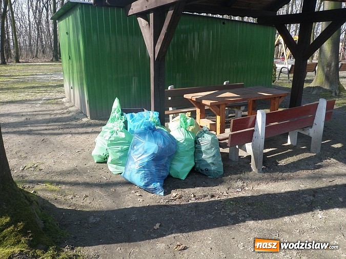 Zdjęcie w galerii na portalu naszwodzislaw.com: Zebrali około 4 ton odpadów wiadomości z regionu