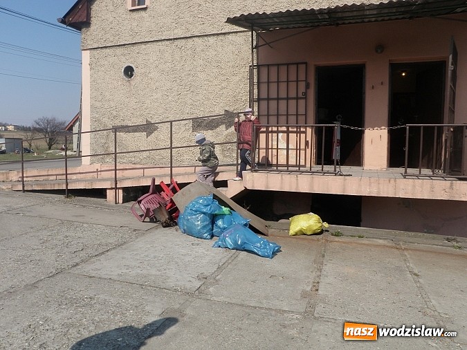 Zdjęcie w galerii na portalu naszwodzislaw.com: Zebrali około 4 ton odpadów wiadomości z regionu