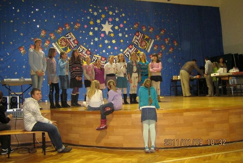 Zdjęcie w galerii na portalu naszwodzislaw.com: Szkoła na Wilchwach zebrała 9 200 zł wiadomości z regionu