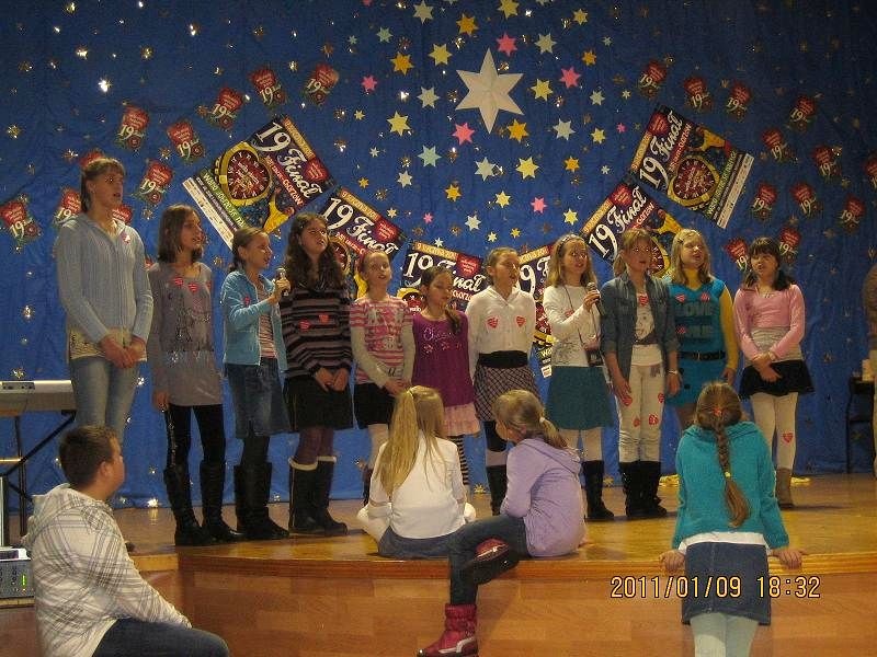 Zdjęcie w galerii na portalu naszwodzislaw.com: Szkoła na Wilchwach zebrała 9 200 zł wiadomości z regionu