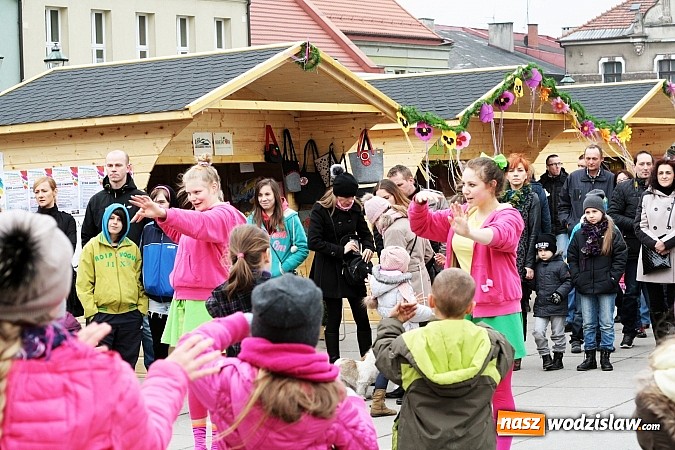 Zdjęcie w galerii na portalu naszwodzislaw.com: Przez siedem dni na wodzisławskim rynku można było zaopatrzyć się na święta wiadomości z regionu