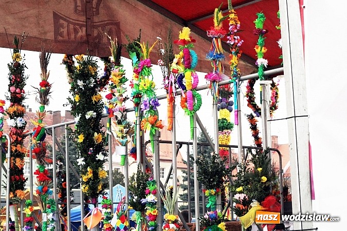 Zdjęcie w galerii na portalu naszwodzislaw.com: Przez siedem dni na wodzisławskim rynku można było zaopatrzyć się na święta wiadomości z regionu