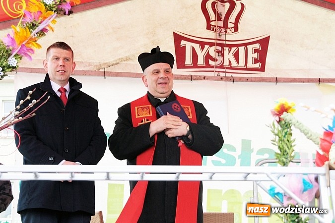 Zdjęcie w galerii na portalu naszwodzislaw.com: Przez siedem dni na wodzisławskim rynku można było zaopatrzyć się na święta wiadomości z regionu