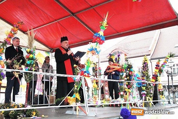 Zdjęcie w galerii na portalu naszwodzislaw.com: Przez siedem dni na wodzisławskim rynku można było zaopatrzyć się na święta wiadomości z regionu