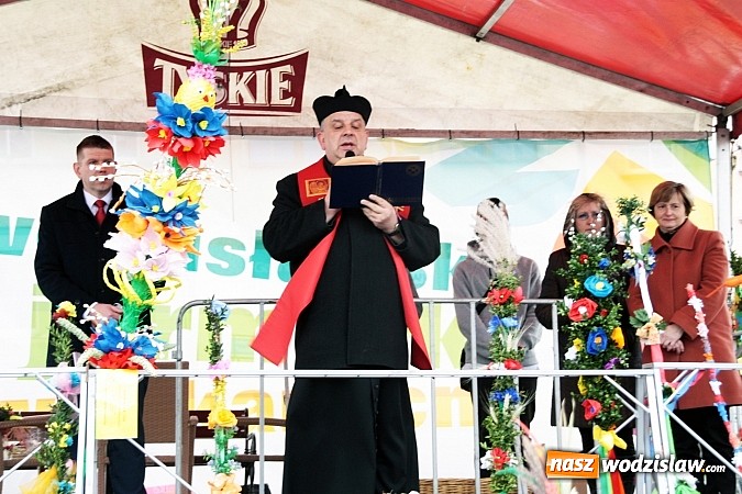 Zdjęcie w galerii na portalu naszwodzislaw.com: Przez siedem dni na wodzisławskim rynku można było zaopatrzyć się na święta wiadomości z regionu