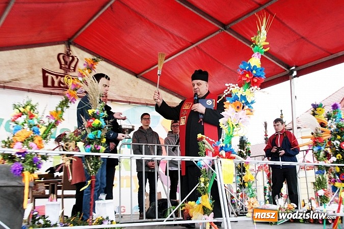 Zdjęcie w galerii na portalu naszwodzislaw.com: Przez siedem dni na wodzisławskim rynku można było zaopatrzyć się na święta wiadomości z regionu