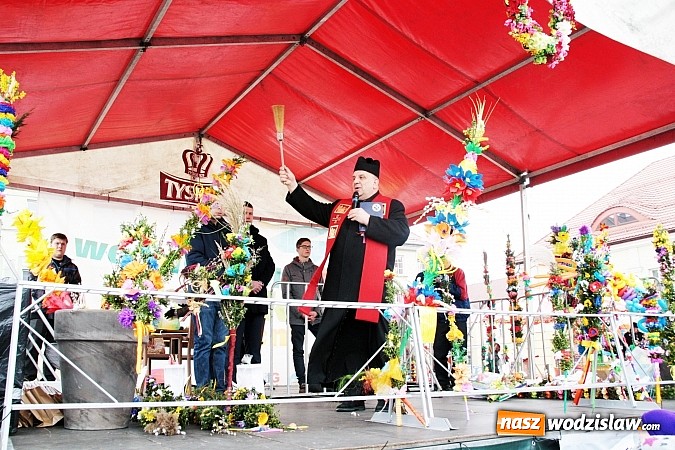 Zdjęcie w galerii na portalu naszwodzislaw.com: Przez siedem dni na wodzisławskim rynku można było zaopatrzyć się na święta wiadomości z regionu