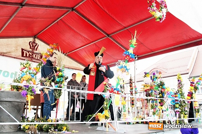 Zdjęcie w galerii na portalu naszwodzislaw.com: Przez siedem dni na wodzisławskim rynku można było zaopatrzyć się na święta wiadomości z regionu