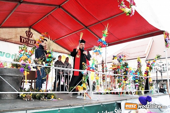 Zdjęcie w galerii na portalu naszwodzislaw.com: Przez siedem dni na wodzisławskim rynku można było zaopatrzyć się na święta wiadomości z regionu