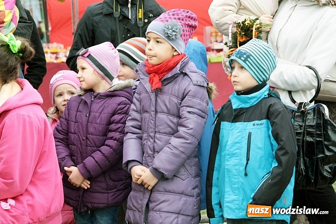Zdjęcie w galerii na portalu naszwodzislaw.com: Przez siedem dni na wodzisławskim rynku można było zaopatrzyć się na święta wiadomości z regionu