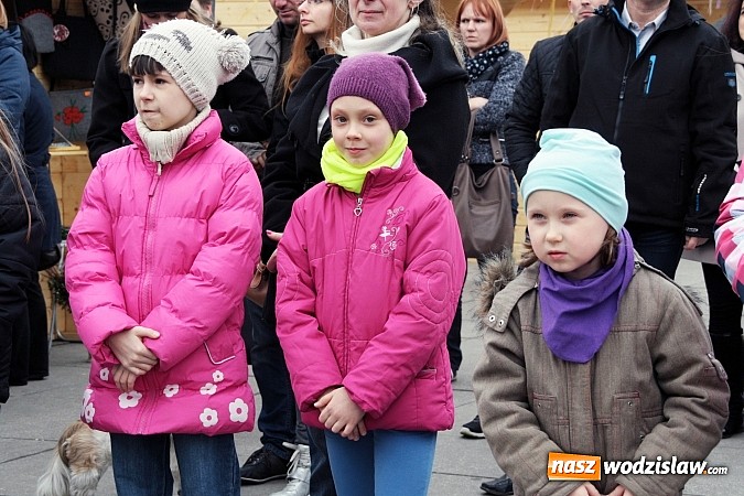 Zdjęcie w galerii na portalu naszwodzislaw.com: Przez siedem dni na wodzisławskim rynku można było zaopatrzyć się na święta wiadomości z regionu