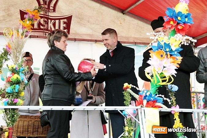 Zdjęcie w galerii na portalu naszwodzislaw.com: Przez siedem dni na wodzisławskim rynku można było zaopatrzyć się na święta wiadomości z regionu