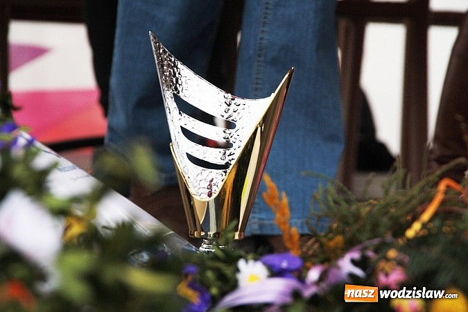 Zdjęcie w galerii na portalu naszwodzislaw.com: Przez siedem dni na wodzisławskim rynku można było zaopatrzyć się na święta wiadomości z regionu